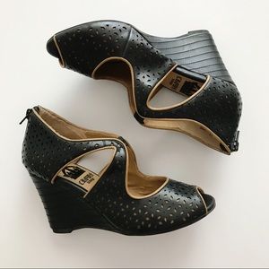 Crown Vintage Thea Wedge Pump. Size 8.